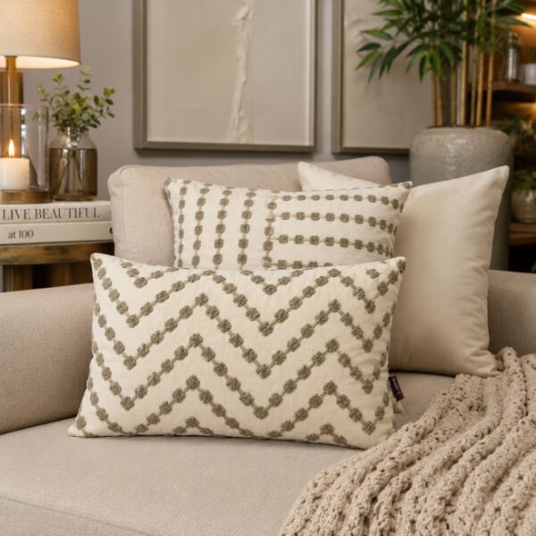 Almofada Rim Veludo Off White 52x52 com Bordado Bouclé Geométrico Fendi