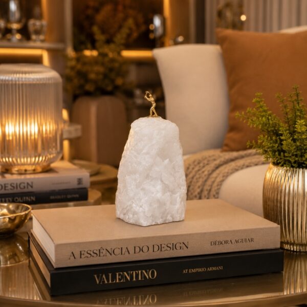 Escultura em Quartzo Branco com Garimpeiro Banhado a Ouro – Decoração Sofisticada e Exclusiva