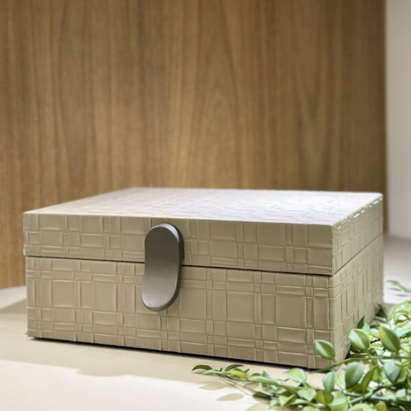 Caixa Decorativa Cinza Texturizada M com Fecho Elegante – Sofisticação e Organização (cópia)