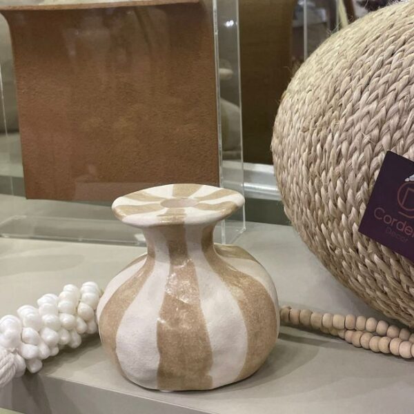 Porta-Vela Decorativo em Cerâmica Artesanal Bege e Off White | Design Orgânico Sofisticado para Decoração Elegante