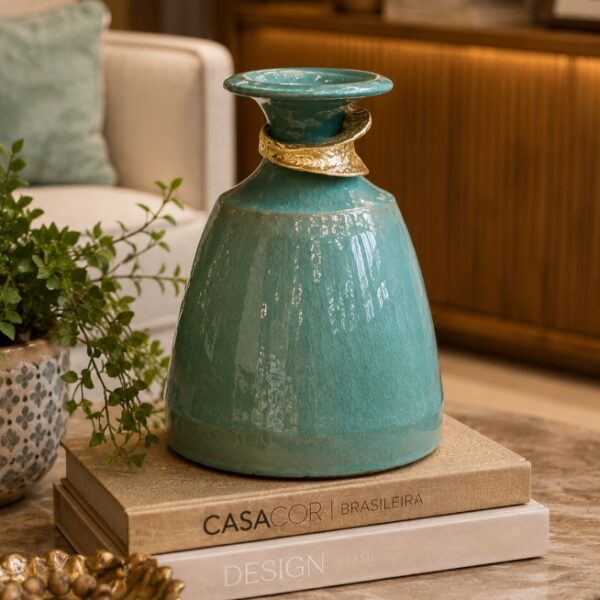 Garrafa Decorativa Gabriella em Cerâmica Verde Acqua com Detalhe Dourado