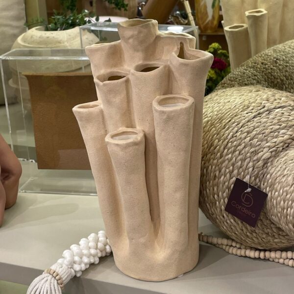 Vaso Marítimo Grande em Cerâmica Off White | Escultura Decorativa Orgânica para Ambientes Sofisticados