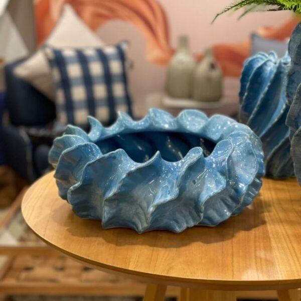 Centro de Mesa Azul Decorado em Cerâmica – Bowl Decorativo Ondulado